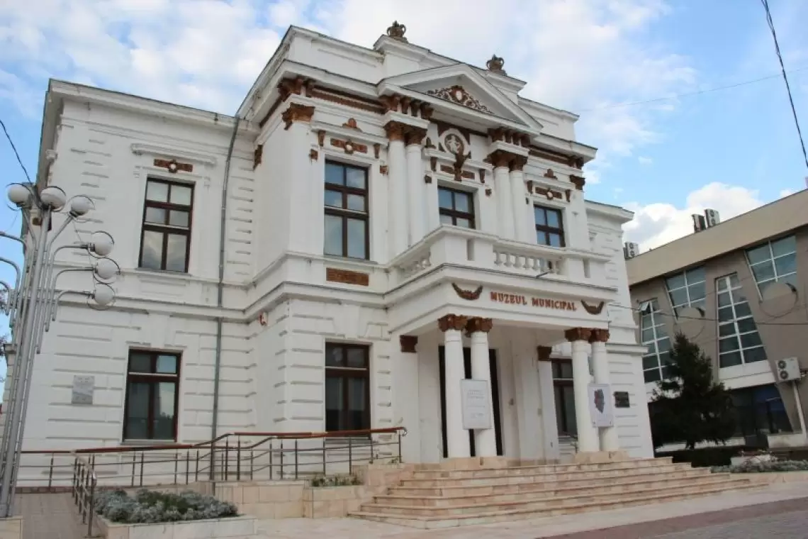 Vernisajul expoziției de artă contemporană „Miopie istorică”, sâmbătă, 16 martie, la Muzeul Municipal Călărași