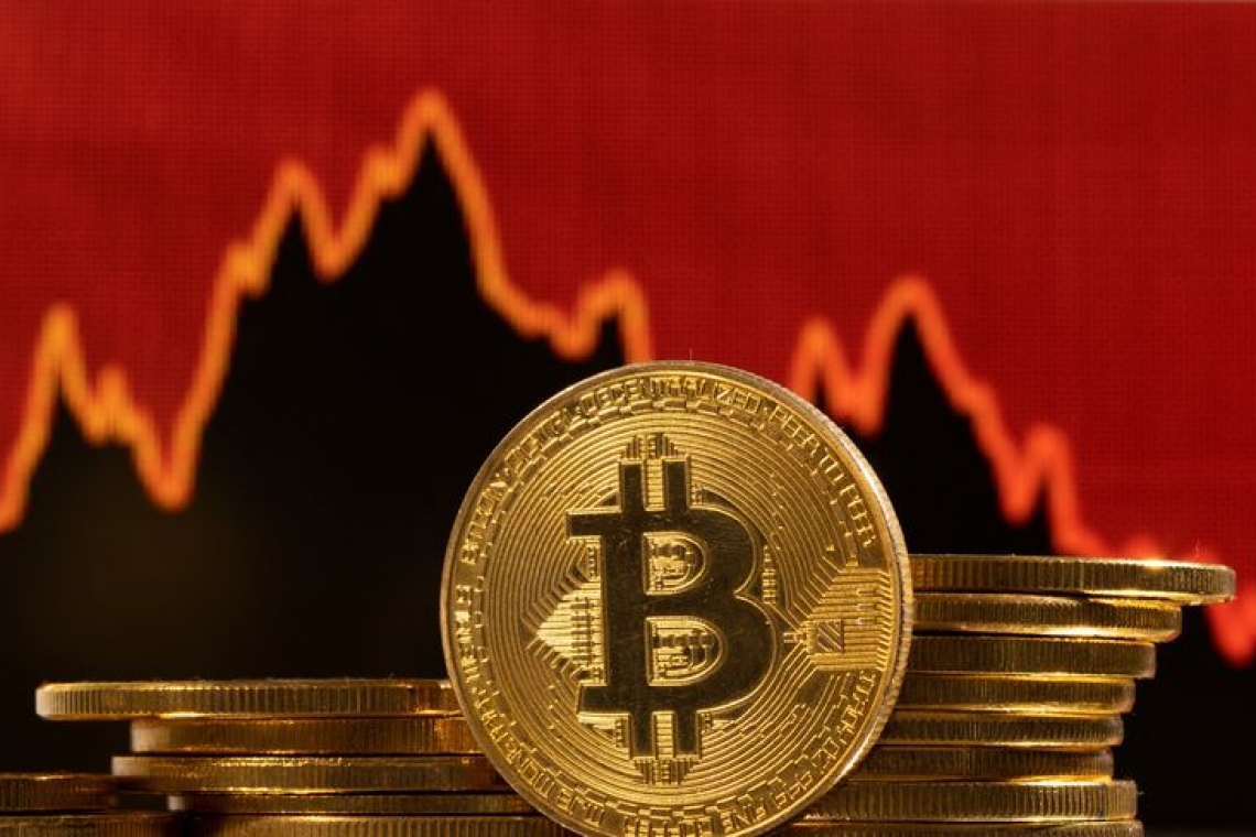 Aurul și bitcoin sunt vedetele acestor zile