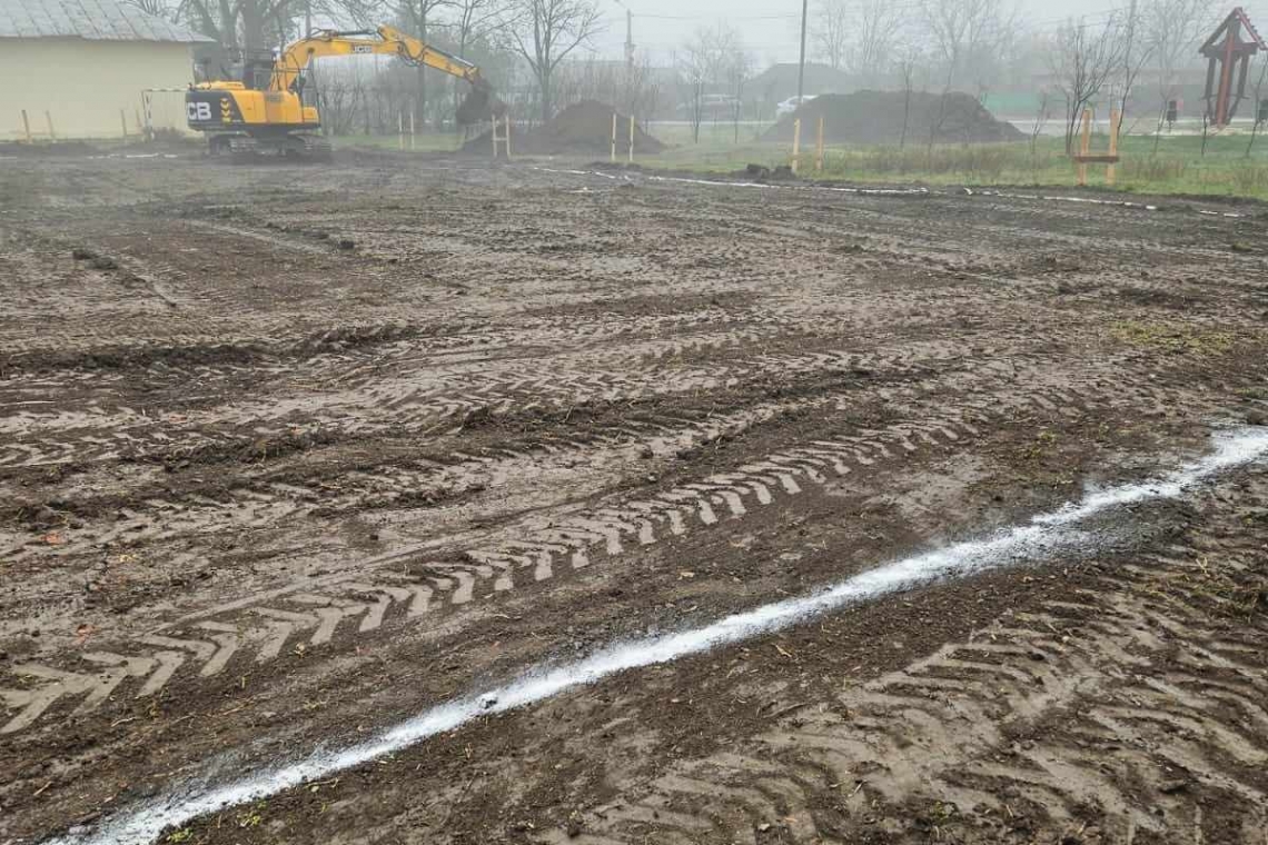 Grădiștea | V. Matei: S-au început lucrările la obiectivul ,,Construire sală de sport școlară - proiect pilot - sat Cunești”