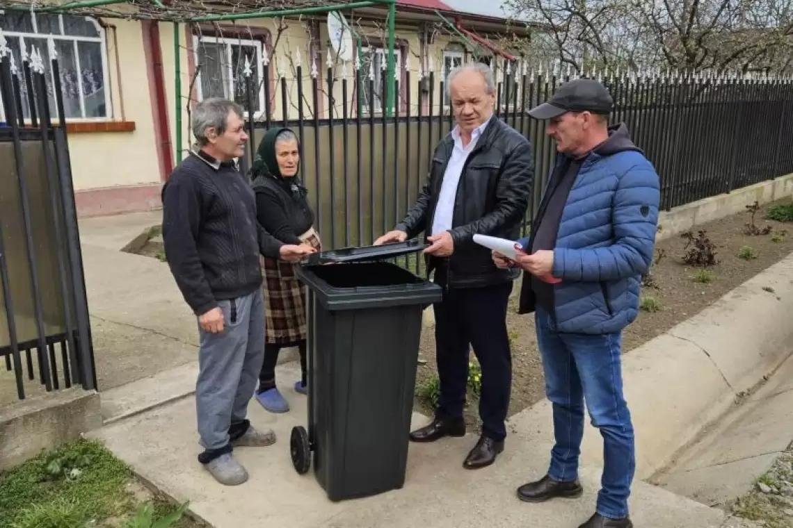 Grădiștea | V. Matei: Toate gospodăriile vor beneficia de aceste tomberoane
