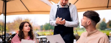 70% dintre angajații din HoReCa și turism câștigă sub salariul mediu pe economie