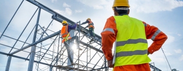 Peste o treime dintre angajații din construcții au salarii cuprinse între 4.500 și 7.000 de lei