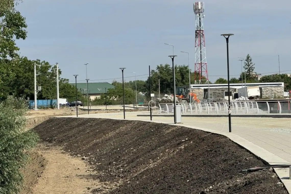 Marius Dulce: Am asigurările constructorilor că săptămâna viitoare va fi finalizată zona de plimbare, urmând ca întreg obiectivul să fie oferit Călărașiului la finalul lunii iulie 2024