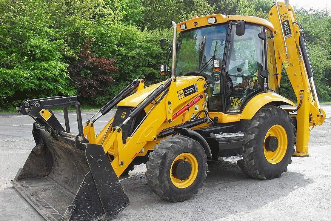 Ștefan Vodă | Cetățenii pot închiria, de la Primărie, buldoexcavatorul. Taxa este de 150 lei / oră!