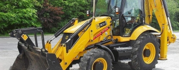 Ștefan Vodă | Cetățenii pot închiria, de la Primărie, buldoexcavatorul. Taxa este de 150 lei / oră!