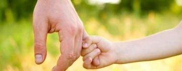 Camera Deputaţilor a aprobat noile condiţii obligatorii pentru cei care doresc să devină asistenţi maternali