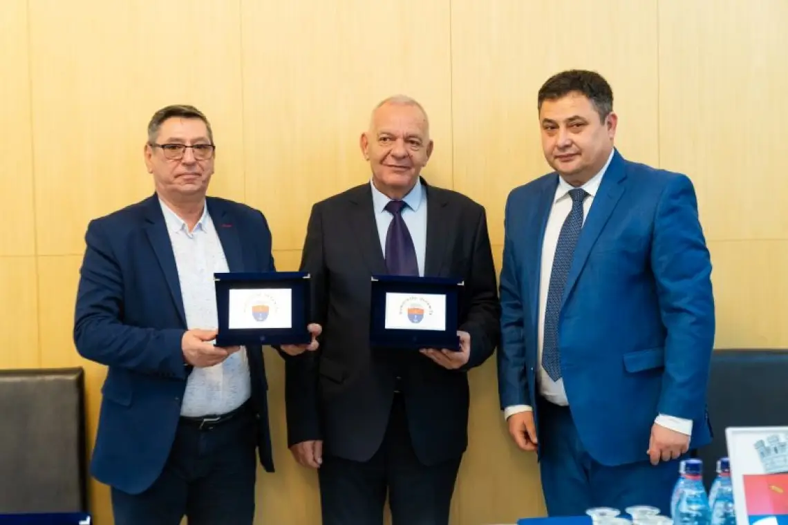 Feribot între Oltenița și Tutrakan: Protocolul de colaborare a fost semnat. Trecerea peste Dunăre, tot mai aproape de realitate