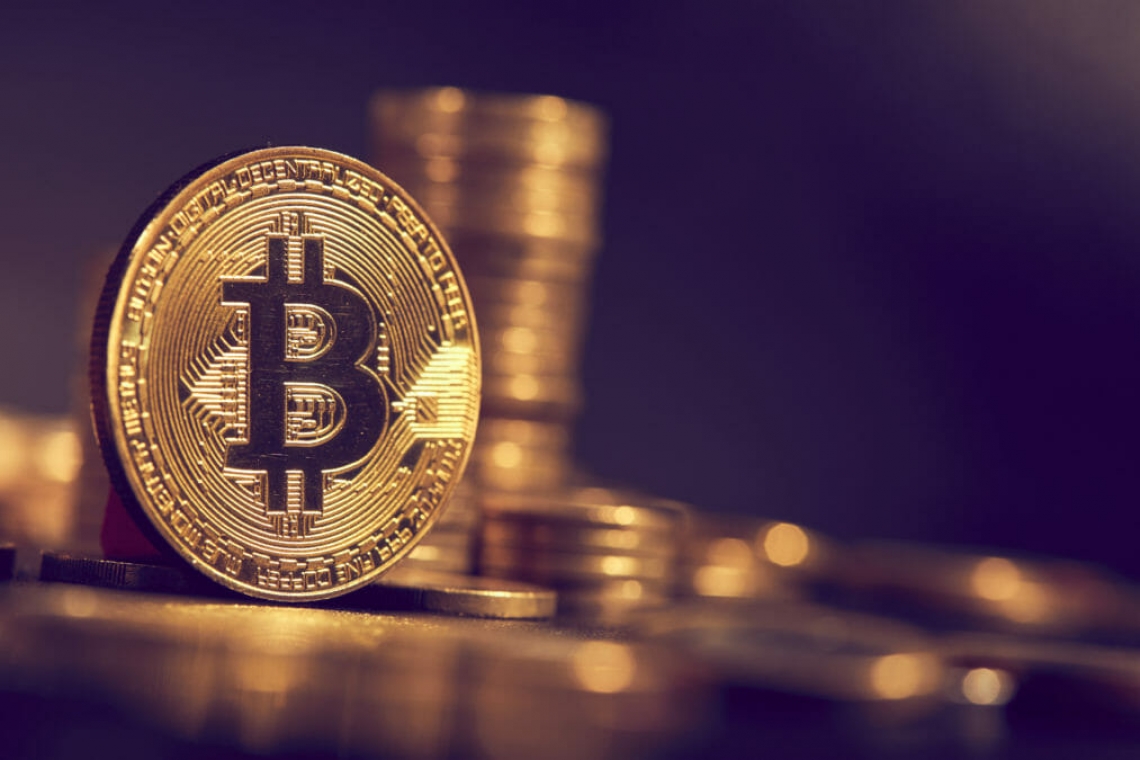 Bitcoin a scăzut la valorile din noiembrie