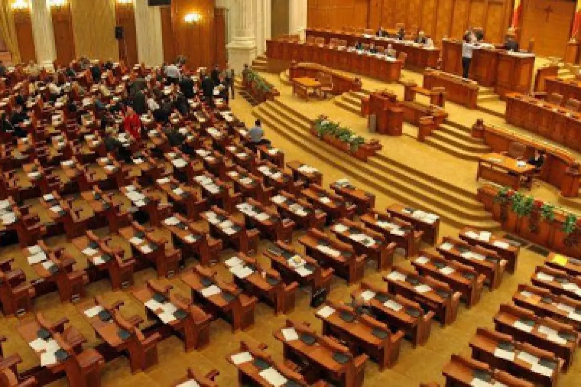 Moțiunea de cenzură împotriva Guvernului va fi dezbătută și votată vineri de Parlament