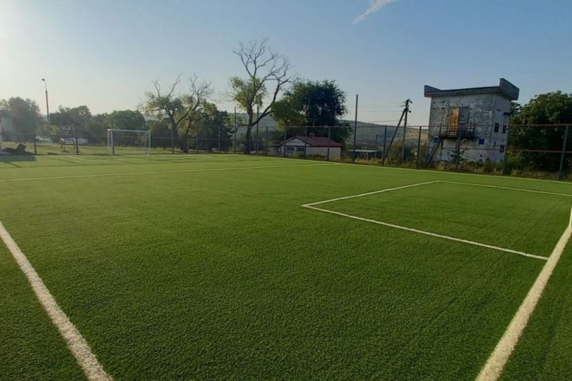 Spanțov | Teren de sport, din fonduri locale