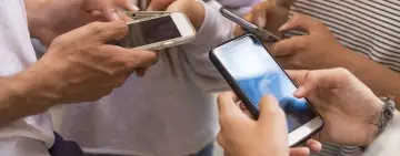 Cum îți afectează rețelele sociale sănătatea mintală