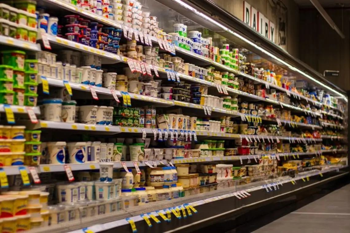 Proiect OUG | Plafonarea adaosului comercial la alimentele de bază, prelungită până la 30 septembrie 2025 