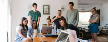 Tinerii se pregătesc de angajare odată cu venirea toamnei