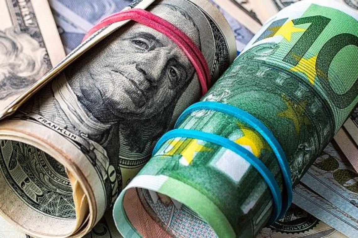 Euro a pierdut aproape un ban la început de an