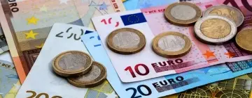 Euro a fluctuat în martie într-un culoar de jumătate de ban