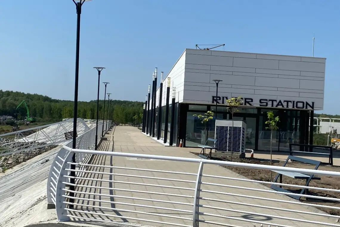 Gara Fluvială și „FrogBus-ul”, scoase la licitație: Consiliul Județean caută operator privat pentru următorii 49 de ani