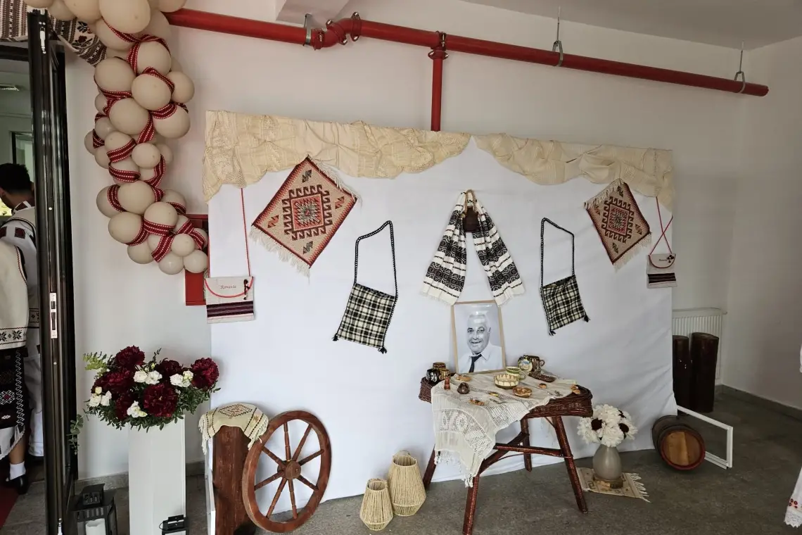 Primăria Grădiștea: Mulțumim artiștilor, ansamblurilor folclorice participante și invitatului special - Constantin Enceanu pentru spectacolul deosebit oferit comunității noastre