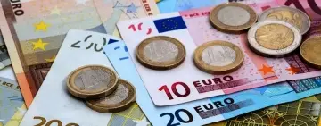 ANALIZĂ: Euro a scăzut miercuri, după anunțarea cursului, la 5,23 lei