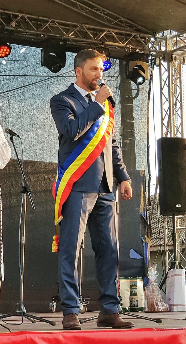 Aniel Ziua Comunei